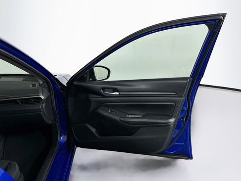 Used 2025 Nissan Altima 2.5 SV FWD image 30
