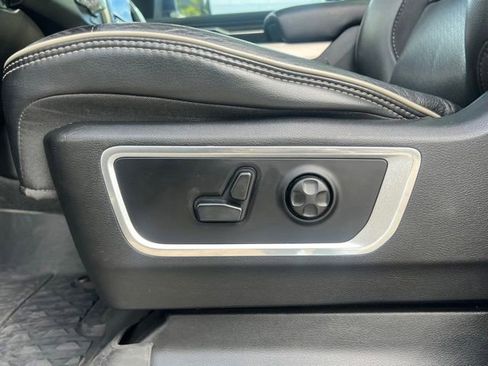 Used 2019 RAM 1500 Laramie AWD/4WD image 17