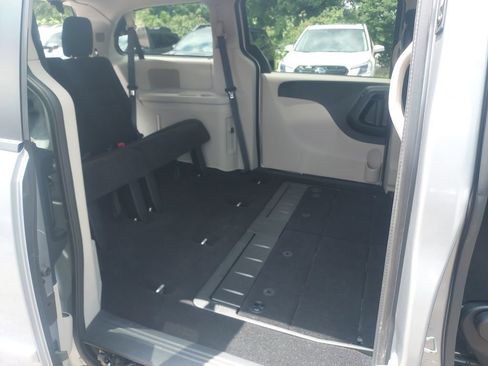 Used 2015 Dodge Grand Caravan SXT FWD image 32
