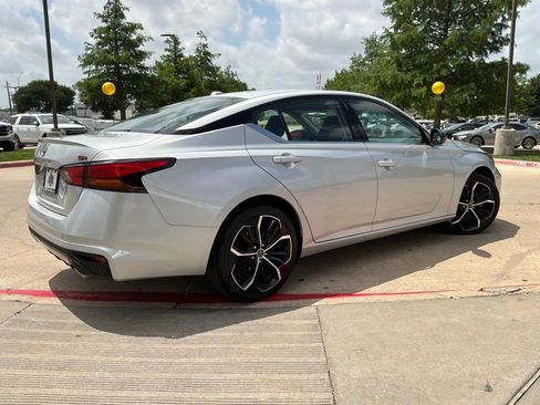 Used 2025 Nissan Altima 2.5 SR FWD image 6