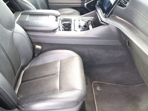 Used 2023 Jeep Wagoneer L Series II AWD/4WD image 47