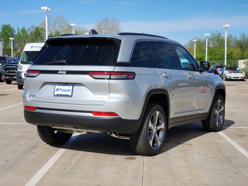 New 2026 Jeep Grand Cherokee Limited AWD/4WD image 4