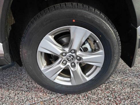 Used 2023 Toyota RAV4 XLE image 29