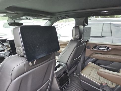 Used 2025 GMC Yukon Denali Ultimate AWD/4WD image 4