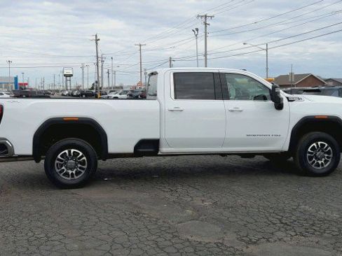 Used 2024 GMC Sierra 3500 SLE w/ SLE Value Package image 9