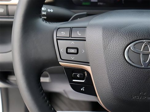 Used 2023 Toyota Crown Platinum image 33