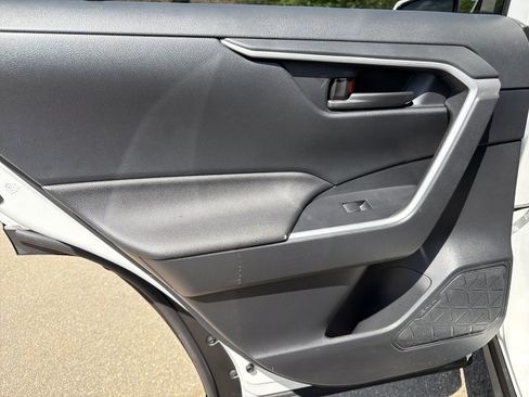 Used 2025 Toyota RAV4 LE AWD/4WD image 21