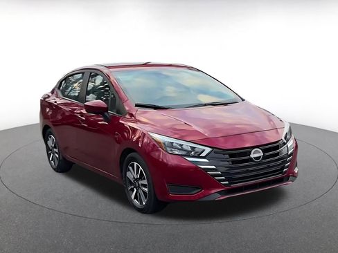 Used 2025 Nissan Versa SV image 3