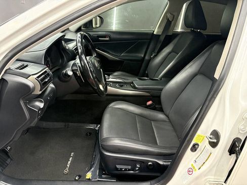 Used 2017 Lexus IS 200t Base 4dr Sedan w/ Navigation System Package image 8