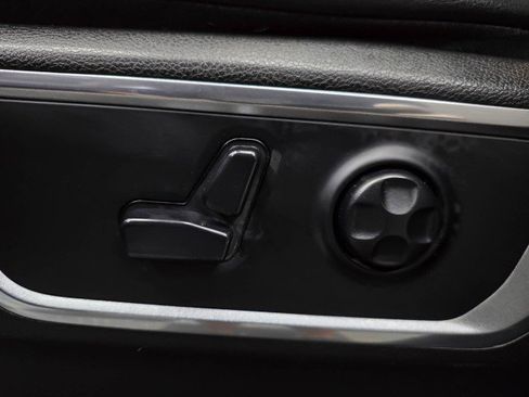 Used 2019 RAM 1500 Laramie AWD/4WD image 30