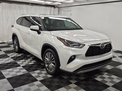 Used 2021 Toyota Highlander Platinum image 1