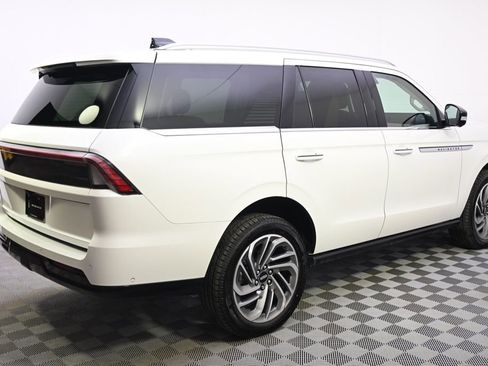 New 2025 Lincoln Navigator Reserve image 7
