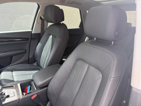 Used 2020 Audi Q5 e Premium Plus w/ Premium Plus Package AWD/4WD image 22