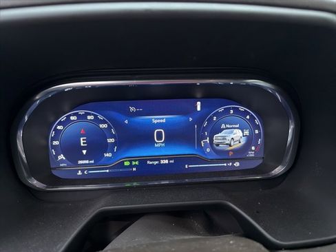 Used 2024 Chevrolet Suburban Z71 w/ Luxury Package image 10