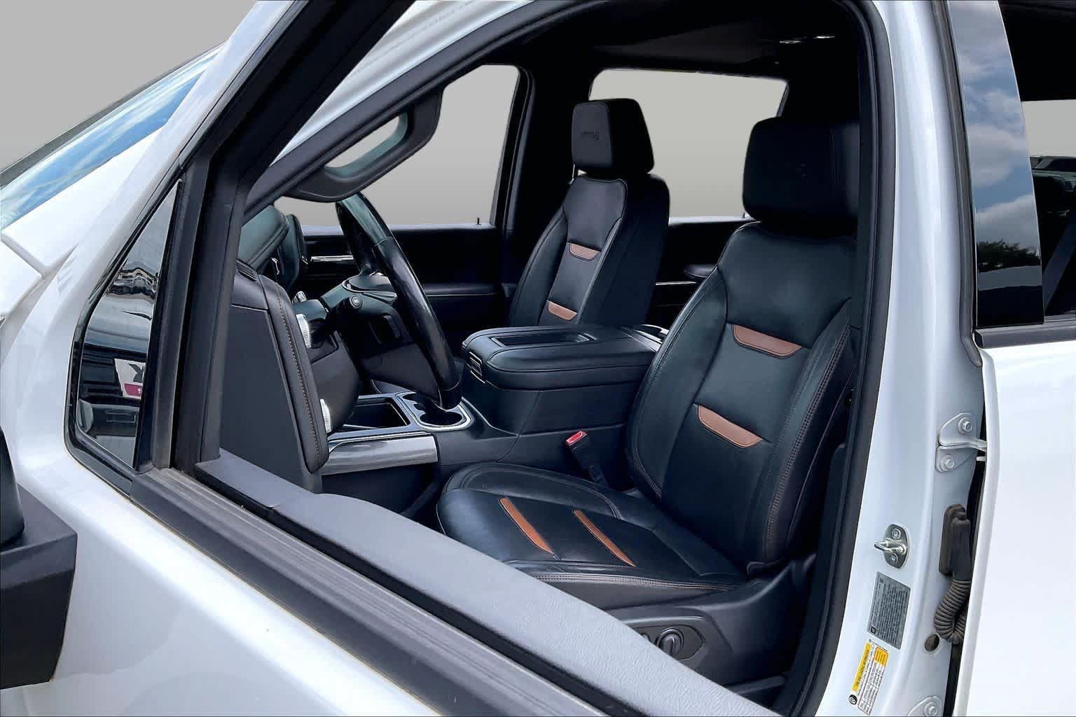 Used 2020 GMC Sierra 3500 AT4 w/ AT4 Premium Package AWD/4WD image 8