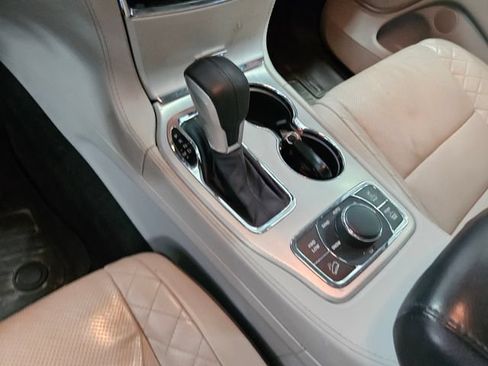 Used 2019 Jeep Grand Cherokee Summit AWD/4WD image 11