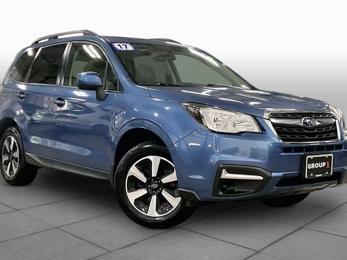 Used 2017 Subaru Forester 2.5i Premium w/ All-Weather Package AWD/4WD image 3