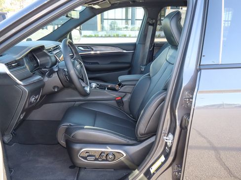 New 2025 Jeep Grand Cherokee L Overland w/ Luxury Tech Group IV image 14