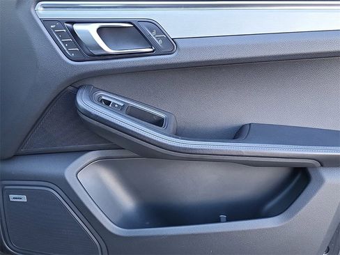 Used 2020 Porsche Macan Turbo image 17