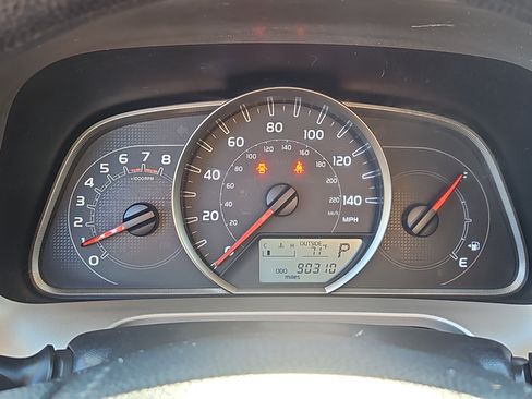 Used 2014 Toyota RAV4 LE image 16