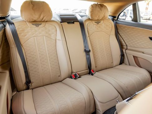 Used 2025 Bentley Flying Spur Plug-In Hybrid AWD/4WD image 29