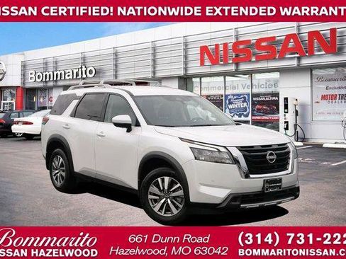 Used 2025 Nissan Pathfinder SL AWD/4WD image 1