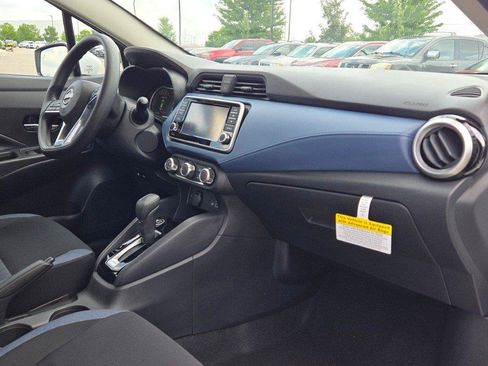 Used 2025 Nissan Versa SV FWD image 5