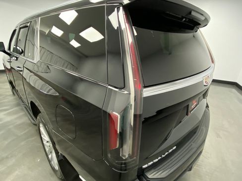 Used 2022 Cadillac Escalade ESV Luxury AWD/4WD image 12