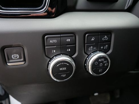 Used 2025 GMC Sierra 1500 AT4 w/ Technology Package AWD/4WD image 22