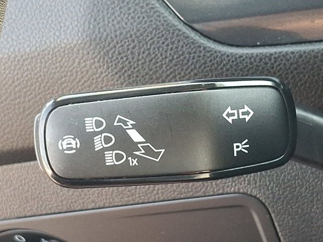 Used 2022 Volkswagen Tiguan SE AWD/4WD image 25