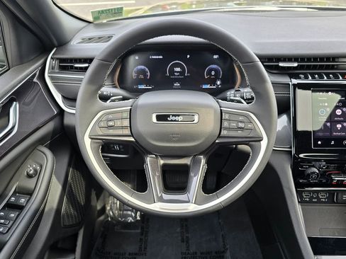 Used 2023 Jeep Grand Cherokee L Laredo AWD/4WD image 29
