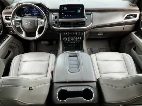 Used 2022 Chevrolet Tahoe Z71 w/ Luxury Package image 9