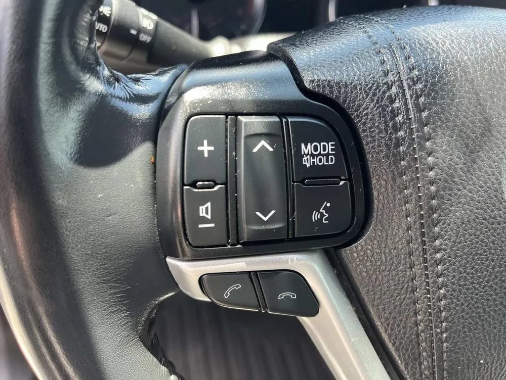 Used 2019 Toyota Highlander XLE AWD/4WD image 33