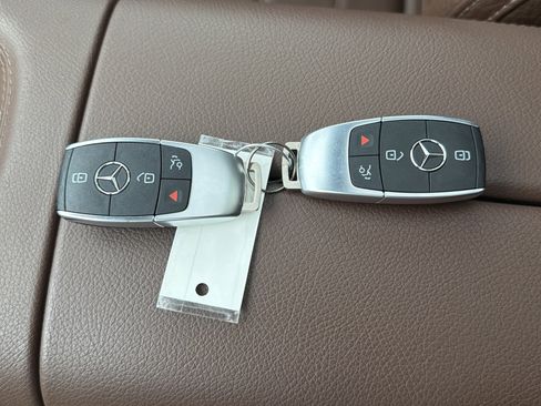 Used 2024 Mercedes-Benz GLE 450e 4MATIC image 90