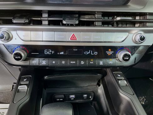 Used 2025 Kia Telluride S FWD image 23
