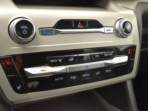 Used 2023 Ford Explorer XLT w/ Equipment Group 202A image 34