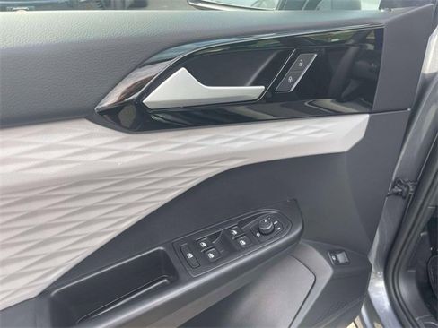 Used 2022 Volkswagen Taos S image 17