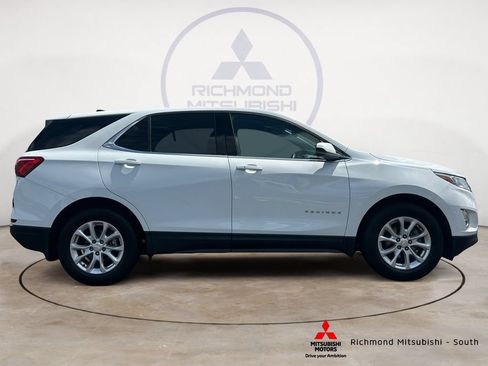 Used 2020 Chevrolet Equinox LT w/ Driver Convenience Package FWD image 2