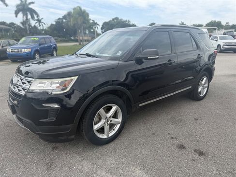 Used 2019 Ford Explorer XLT w/ Equipment Group 201A FWD image 3
