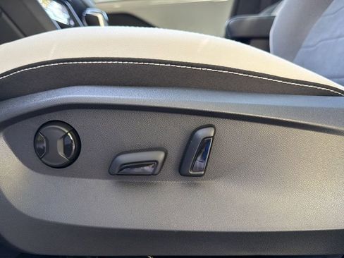 New 2026 Volkswagen Taos SE image 13