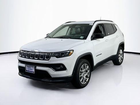 Used 2022 Jeep Compass Latitude AWD/4WD image 1