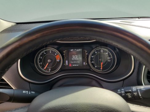 Used 2021 Jeep Cherokee Latitude Plus AWD/4WD image 21