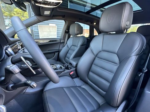 New 2026 Porsche Macan image 5
