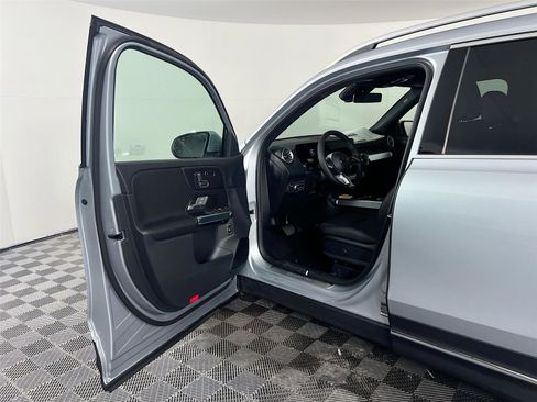 New 2026 Mercedes-Benz GLB 250 4MATIC image 17