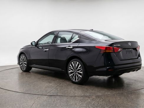 Used 2025 Nissan Altima 2.5 SV FWD image 6