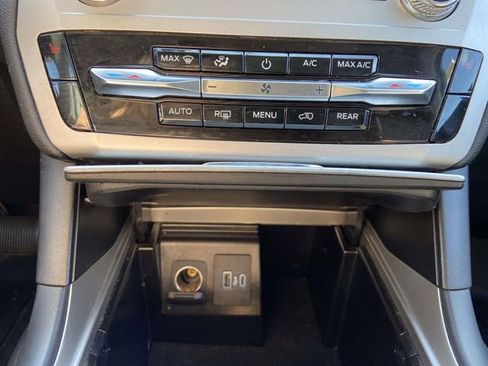 Used 2022 Ford Explorer XLT image 20