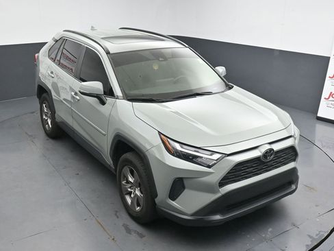 Used 2022 Toyota RAV4 XLE w/ Convenience Package AWD/4WD image 10