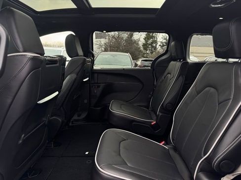 New 2026 Chrysler Pacifica Limited w/ Uconnect Theater Family Group image 18