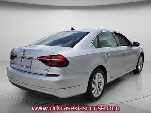 Used 2018 Volkswagen Passat 2.0T SE FWD image 7