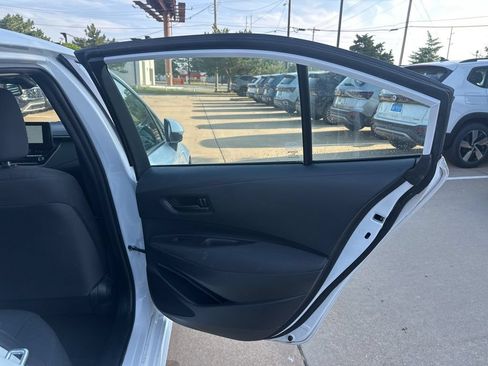 Used 2025 Toyota Corolla LE FWD image 14